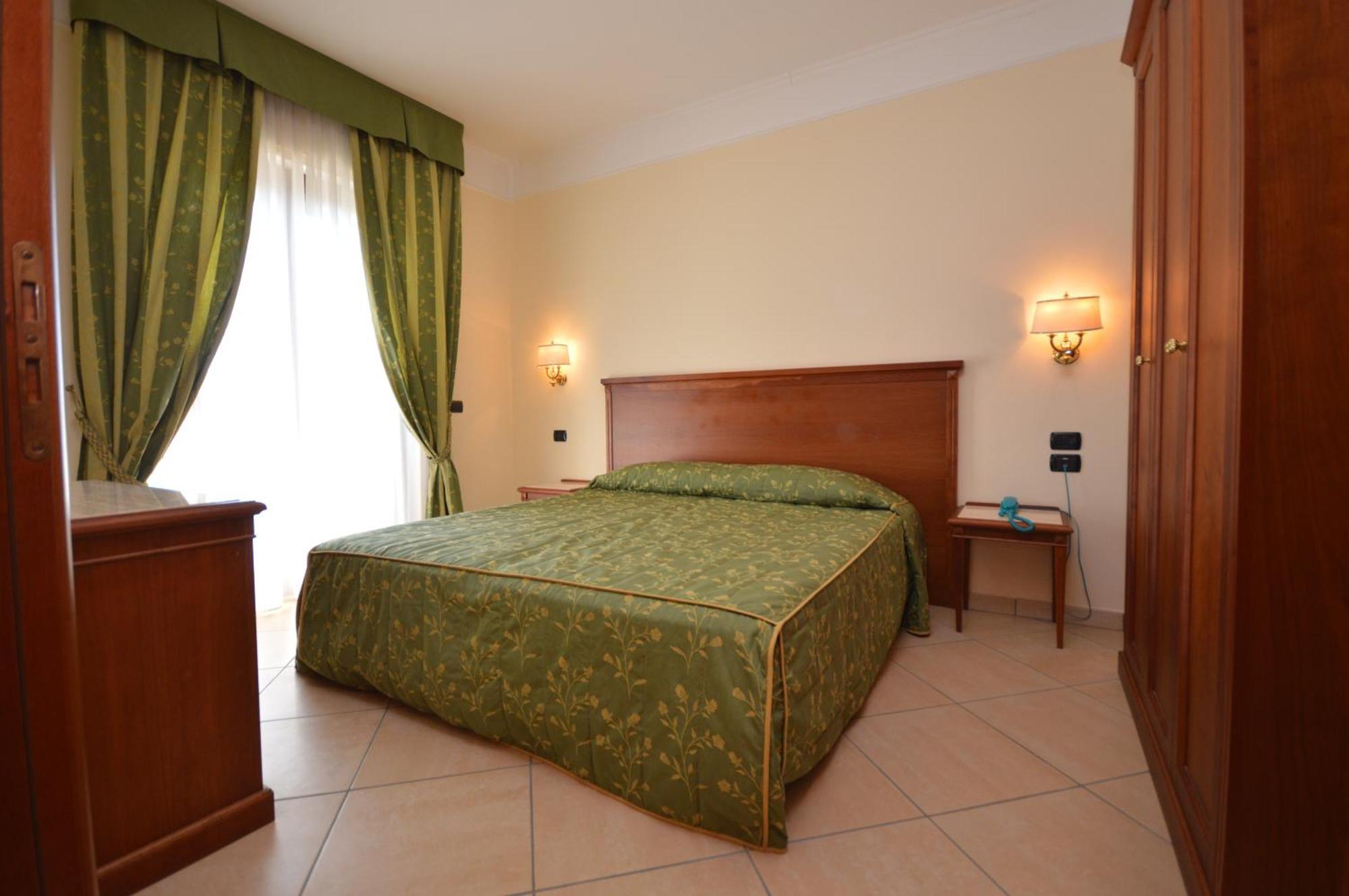 Hotel Residence Il Gabbiano Cirò Marina Rum bild