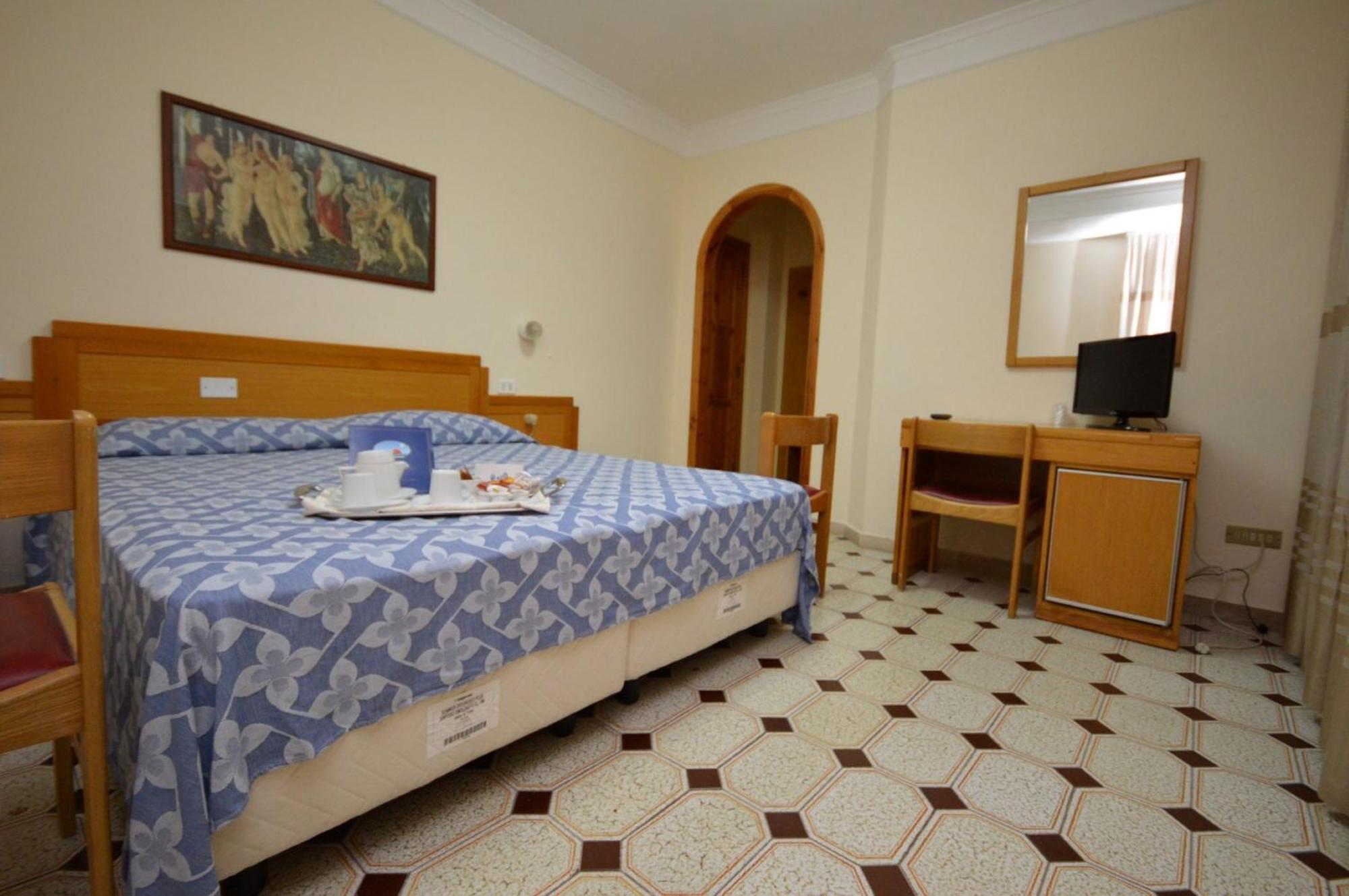 Hotel Residence Il Gabbiano Cirò Marina Rum bild