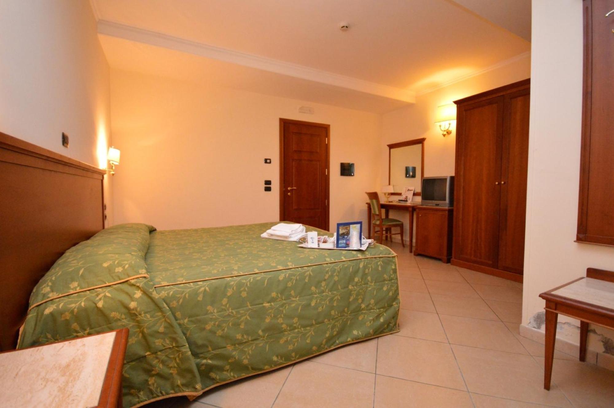 Hotel Residence Il Gabbiano Cirò Marina Rum bild