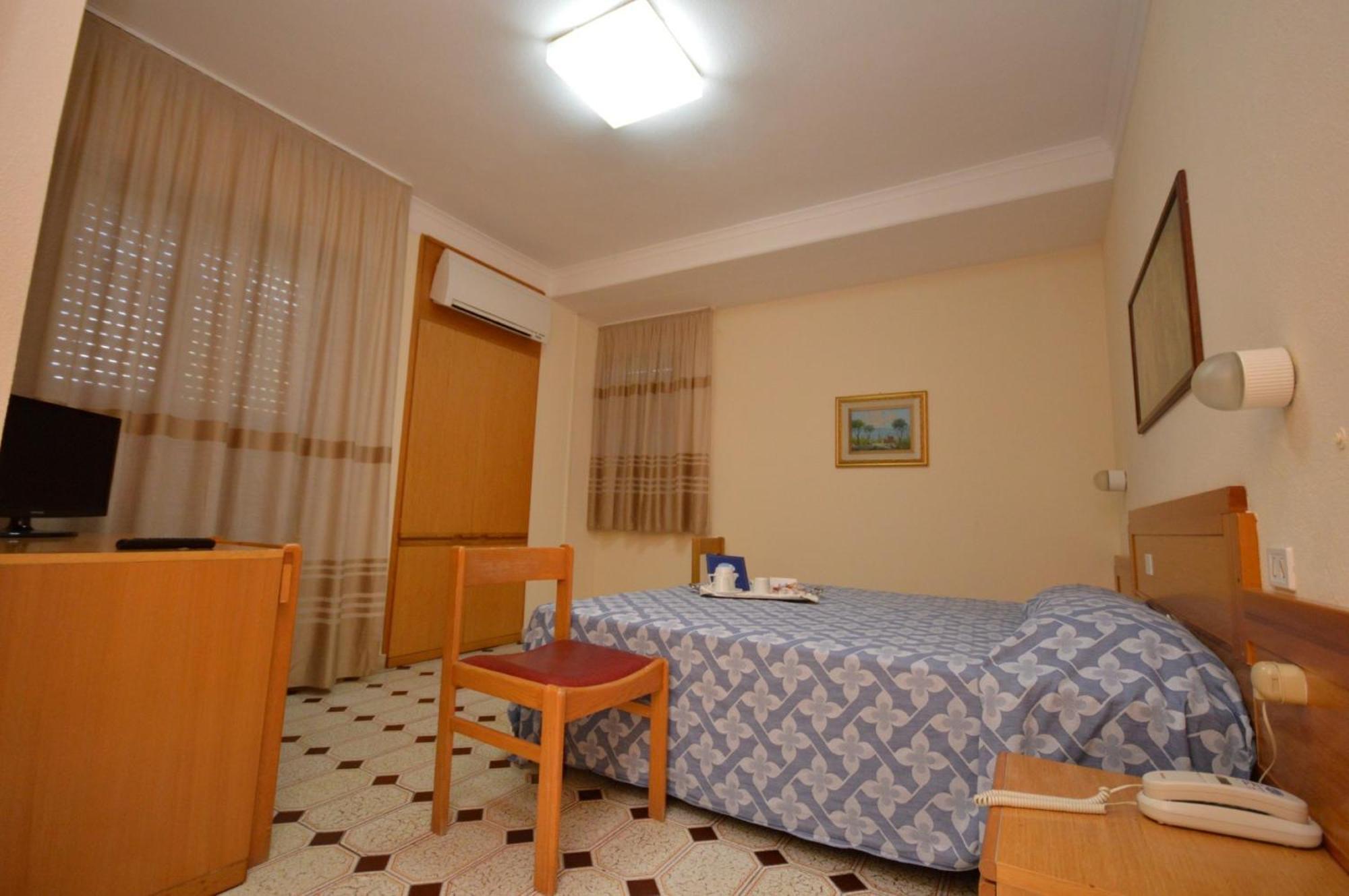 Hotel Residence Il Gabbiano Cirò Marina Rum bild