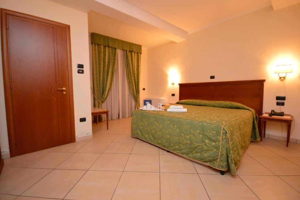 Hotel Residence Il Gabbiano Cirò Marina Rum bild